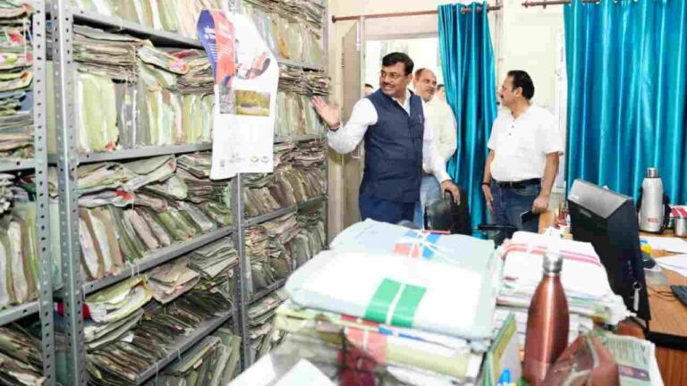 उत्तराखंड सचिवालय: कार्यप्रणाली में सुधार के लिए मुख्य सचिव के कड़े निर्देश Uttarakhand Chief Secretary Improves Administration
