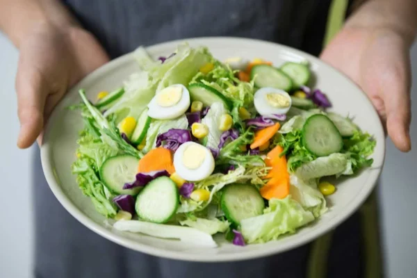 मूड और डाइट: क्या है कनेक्शन? जानें हैप्पी रहने का नया फिटनेस मंत्र Mood Food Connection: Eat Well, Feel Good