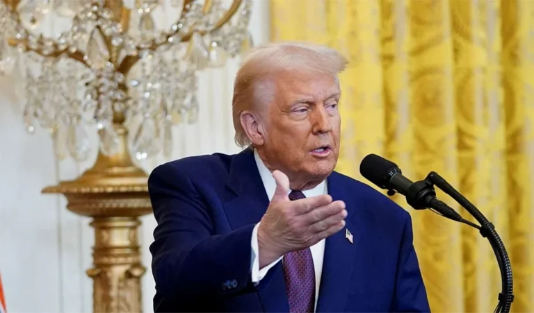 ट्रंप का प्रस्ताव: चीन पर शुल्क, वैश्विक बाजार पर असर? उद्योग Trump Urges Nato China Tariffs