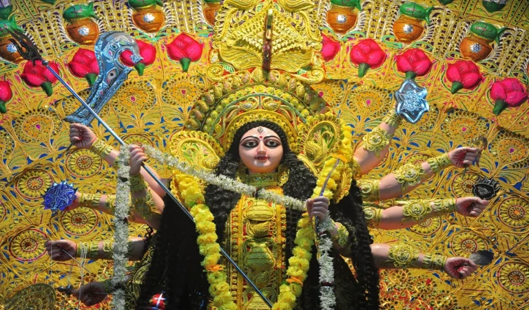 नवरात्रि 2025: कहां करें मां दुर्गा की पूजा? धर्म, आध्यात्मिक तीर्थ स्थल Navratri Festivals Begin September Twentyfive