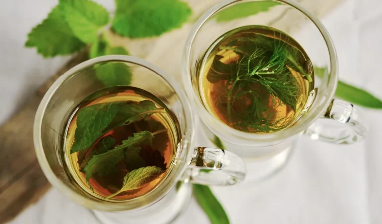 गले की खराश से हैं परेशान? 3 असरदार घरेलू उपचार स्वास्थ्य Sore Throat Home Remedies Relief