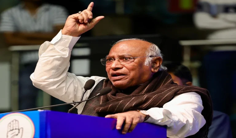 बिहार चुनाव: क्या मोदी करेंगे वोट चोरी? खड़गे का आरोप, राष्ट्रीय चिंता! Kharge Accuses Modi Of Bihar Vote Rigging