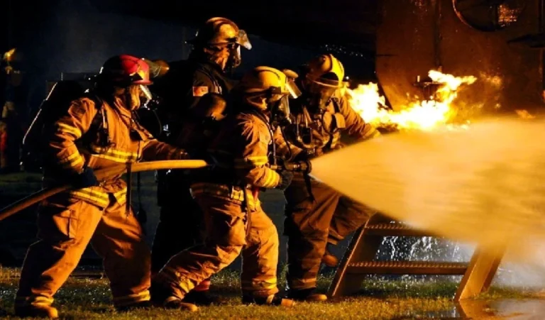 भारत की आर्थिक राजधानी में अग्निकांड: मुंबई में व्यावसायिक इमारत की आग पर काबू Mumbai Commercial Building Fire