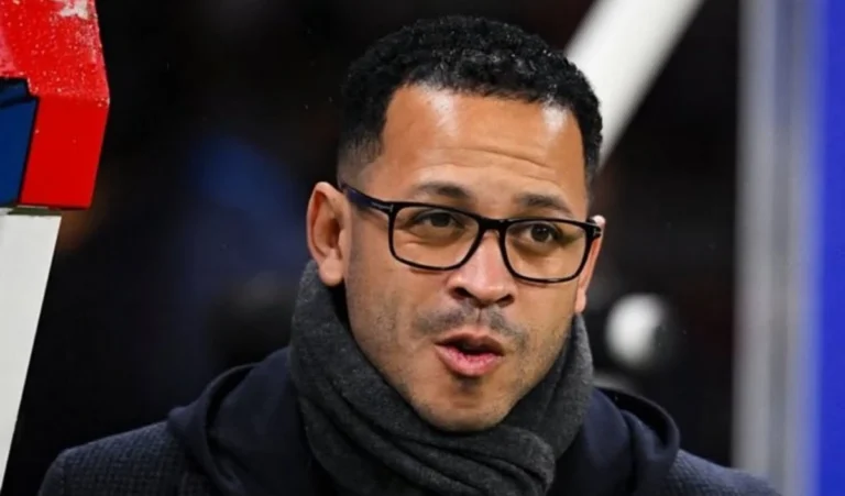 चेल्सी में बड़े बदलाव: लियम रोसेनियर ने संभाली हेड कोच की कमान, युवा फुटबॉल पर ह… Chelsea Appoints Liam Rosenior Head Coach