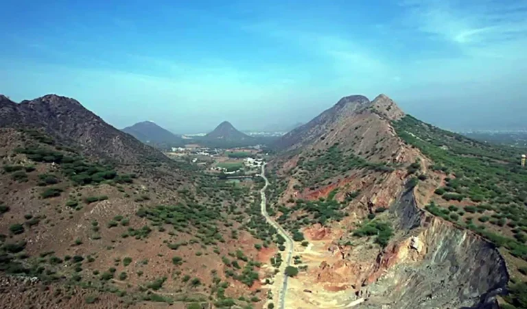 अरावली पर्वतमाला पर सर्वोच्च न्यायालय की कड़ी नज़र: अवैध खनन रोकने को जनभागीदारी… Supreme Court Aravalli Mining Watch