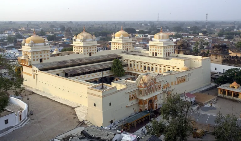 ओरछा: राम राजा मंदिर, जहाँ भगवान राम को मिलती है गार्ड ऑफ़ ऑनर