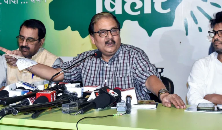 दिल्ली से नीतीश का राज्यसभा जाना: RJD का दावा, ‘ट्वीट दिल्ली में लिखा गया’