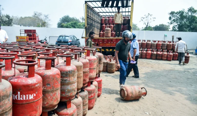 एलपीजी आपूर्ति पर सरकार का कड़ा रुख: जमाखोरी करने वालों पर होगी सख्त कार्रवाई