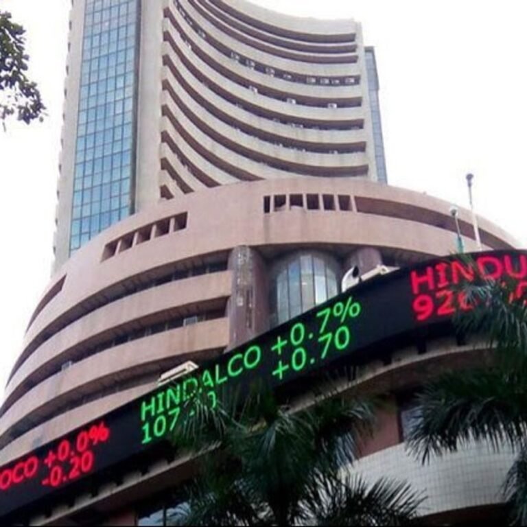 सेंसेक्स में 100 अंक की बढ़त:72,650 पर कारोबार कर रहा, बैंकिंग और IT शेयर्स में ज्यादा खरीदारी