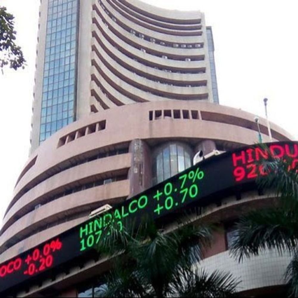 सेंसेक्स में 100 अंक की बढ़त:72,650 पर कारोबार कर रहा, बैंकिंग और IT शेयर्स में ज्यादा खरीदारी