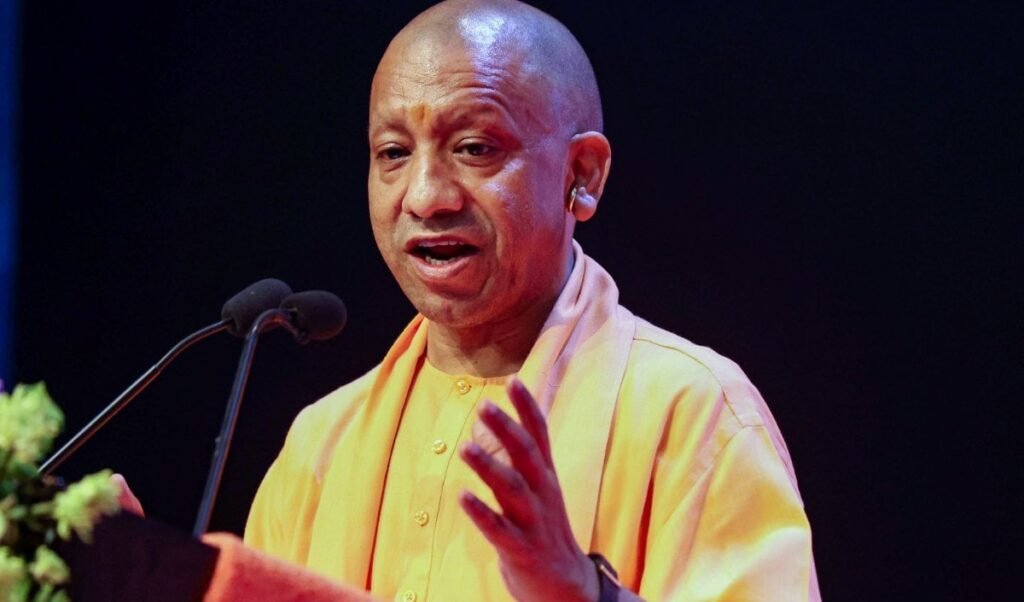 Rahul-Akhilesh पर बरसे Yogi Adityanath, कहा- छोटे मियां-बड़े मियां को घुसपैठियों से प्यार, गरीबों से नफरत